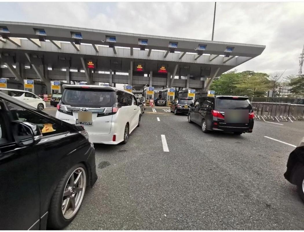 粤港两地车牌车辆通行口岸的实景图